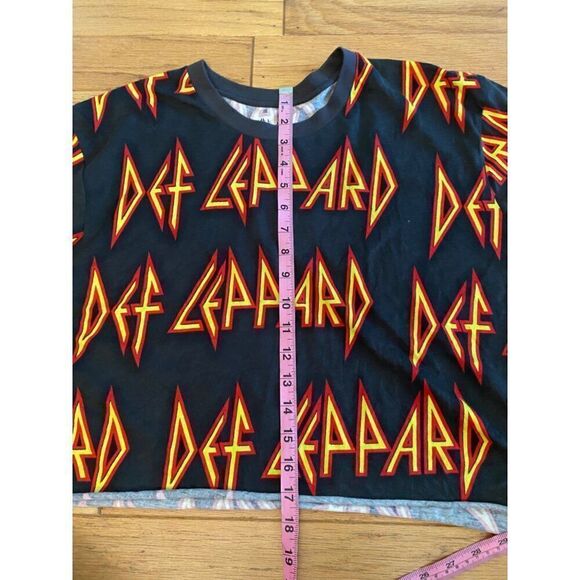 Def Leppard Women's Cropped cotton T-Shirt With Bold Graphic Print size XL - Picture 6 of 9